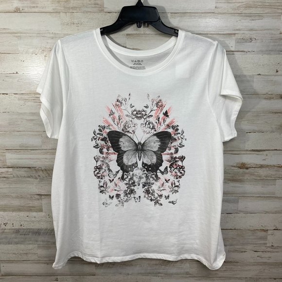 Tops - NWT Woman's Butterfly Top Size XXL